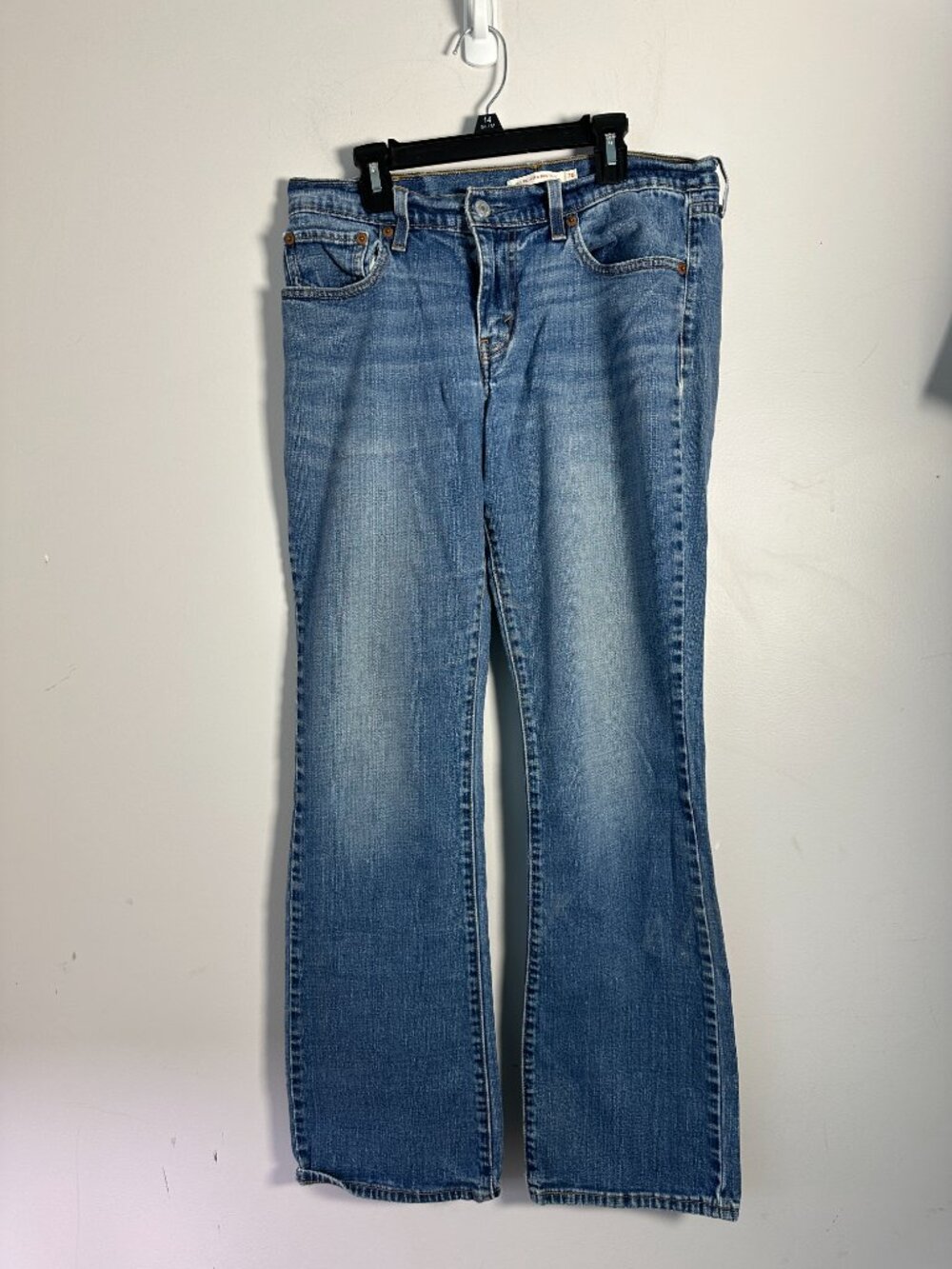 EUC Levi Strauss Womens Jeans 415 Relaxed Boot Cut Signature Red Tag